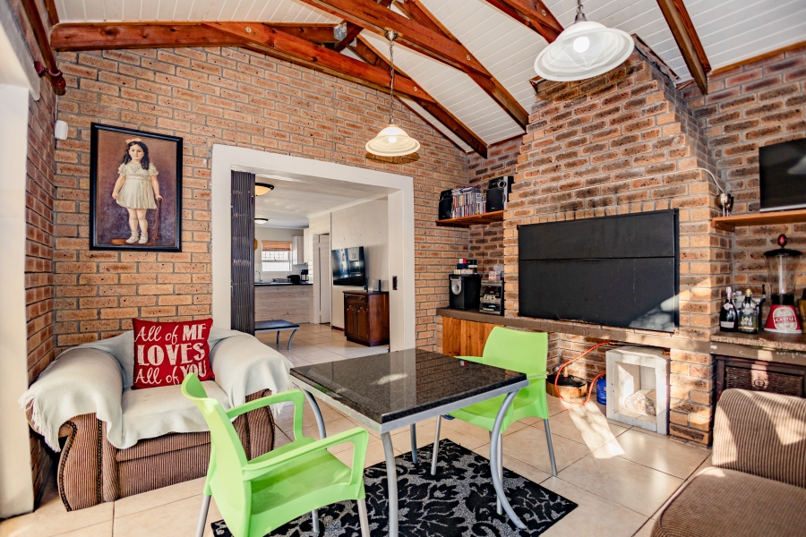 2 Bedroom Property for Sale in Oakglen Western Cape